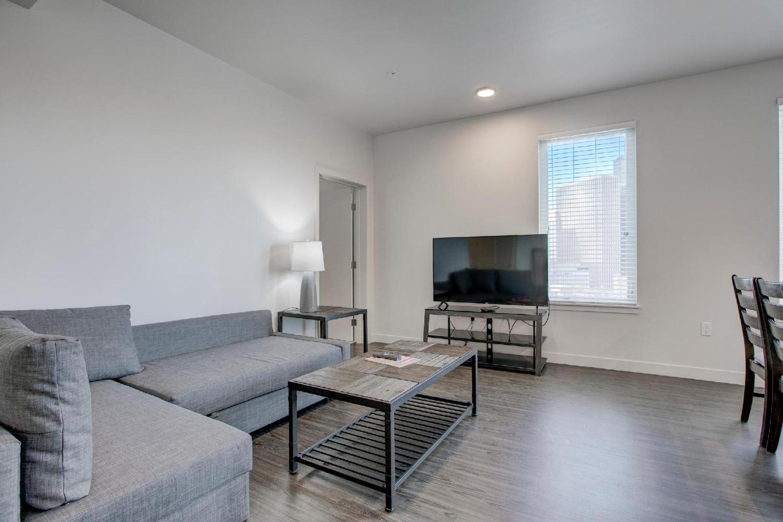Downtown Central LA 30 Day rentals Main image 1